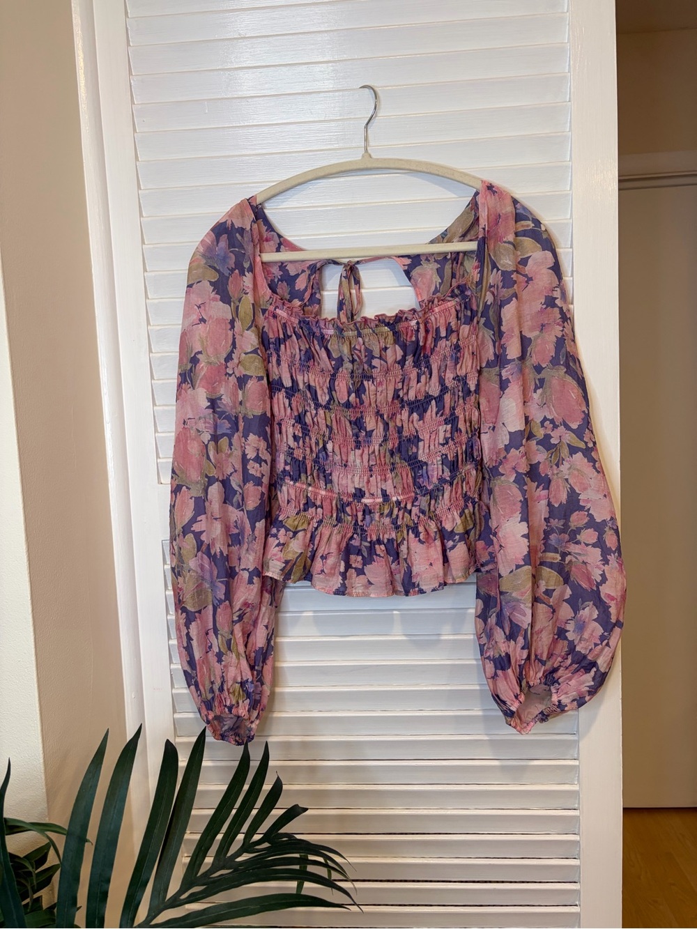 ASTR The Label Smocked Floral Flowy Sleeve Blouse Size S Boho Romantic